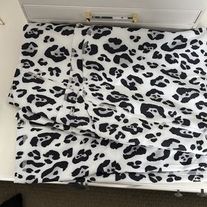 PENDING PURCHASE - White leopard leggings - PENDING PURCHASE